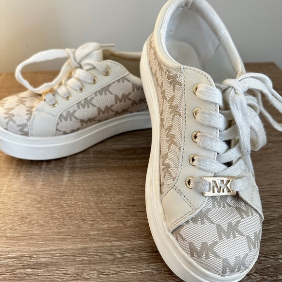 Michael Kors Kids Sneakers in White and Tan - Picture 1 of 6